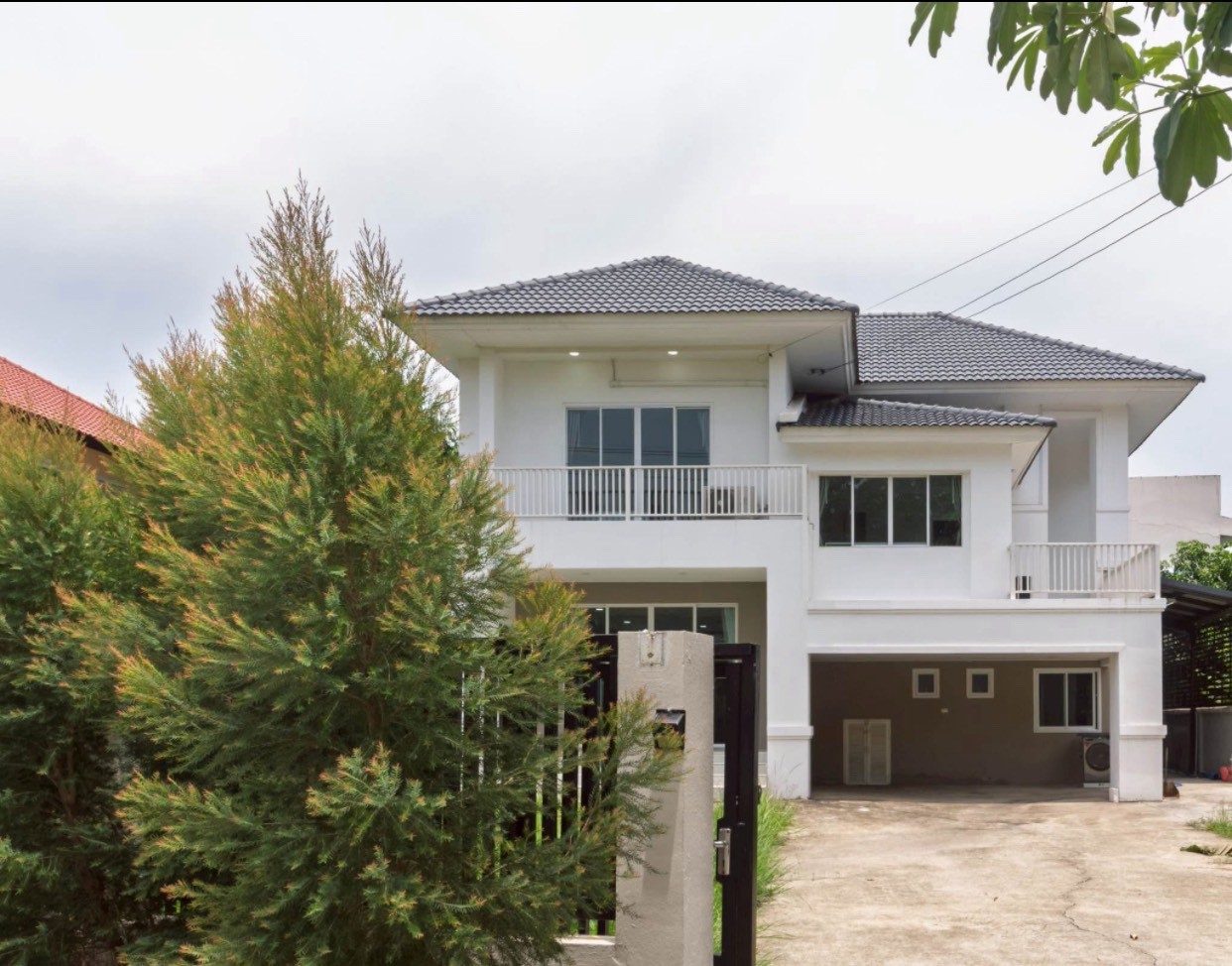 塞迈区 | BAAN LALIN IN THE PARK WATCHARAPOL – PAHOLYOTHIN 独栋别墅出租 4卧 488平米 59,000泰铢/月（可养宠物）