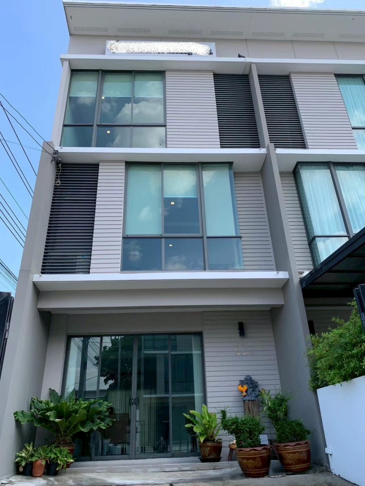 拉甲邦区 | PATIO Ladkrabang - Motorway 办公别墅出租/售 3卧 161平米 出租30,000泰铢/月（可用于注册公司），出售675万泰铢