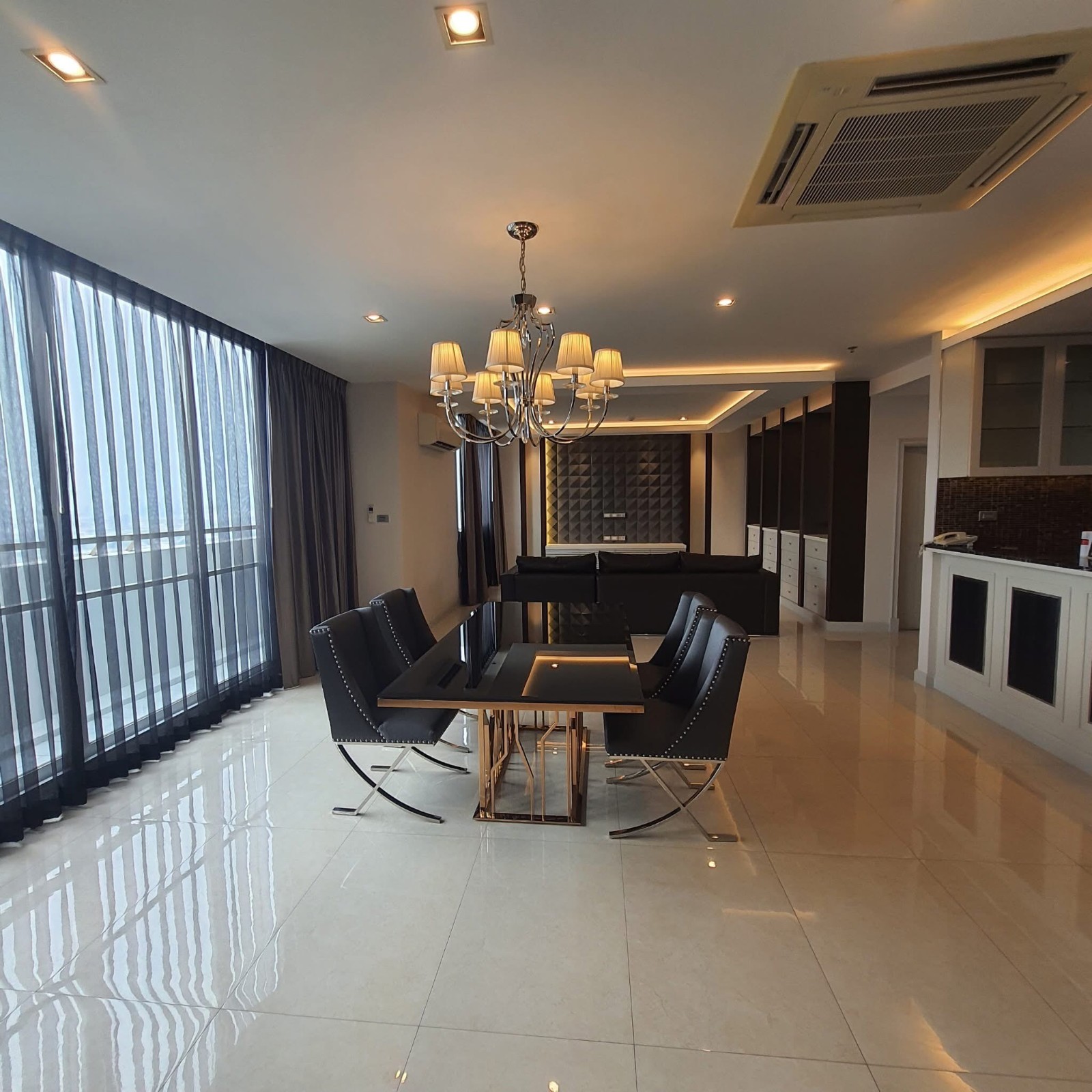 曼甲必区 | The Four Wings Residence 公寓出租 3卧 300平米 130,000泰铢/月