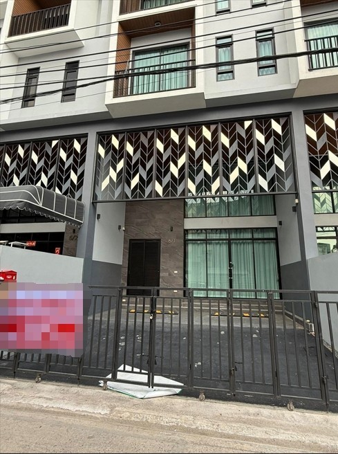 拉抛区 | Home Office，Chokchai 4 办公别墅出租 4卧 300平米 120,000泰铢/月