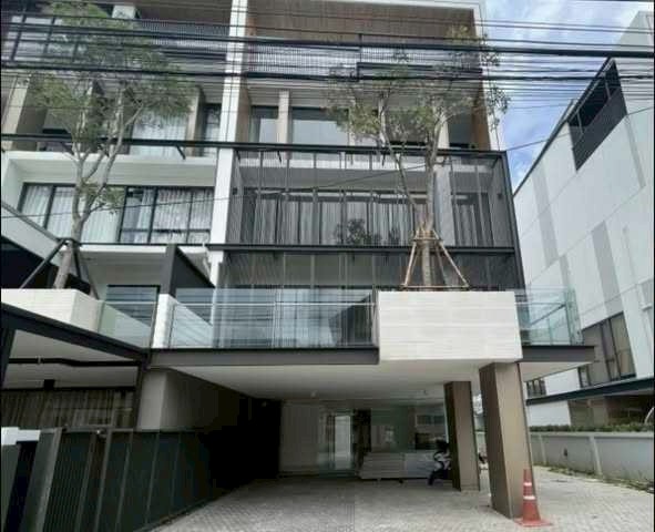 萱銮区 | The Element Rama 9 办公别墅出租 5层楼 560平米 165,000泰铢/月（可用注册公司）