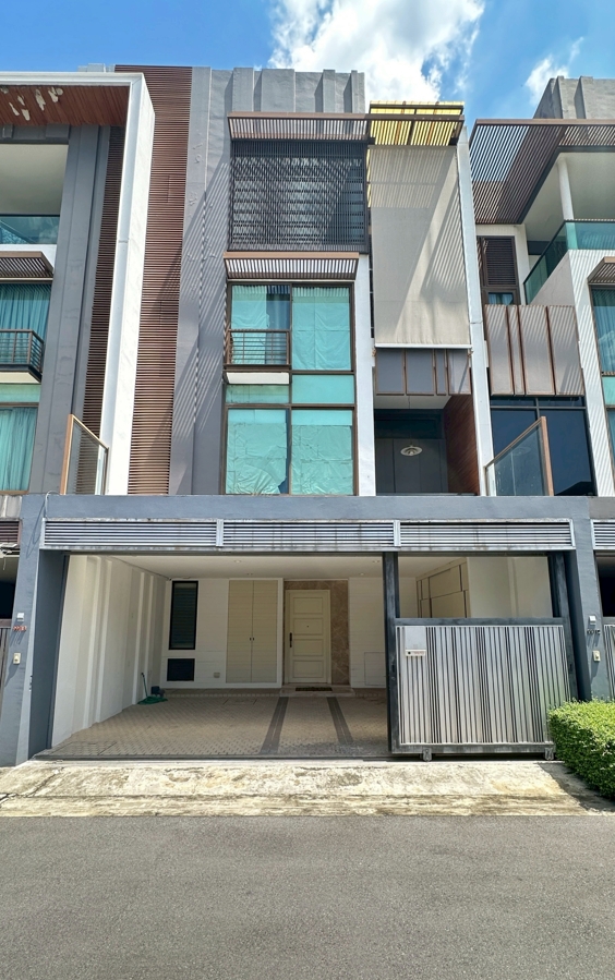 瓦他那区 | Residence Sukhumvit 65 联排别墅出租/售 2卧 300平米 出租90,000泰铢/月，出售2400万泰铢