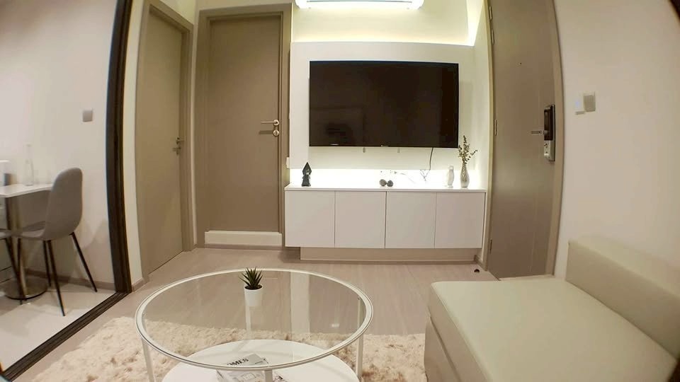 拉差贴威区 | Life Asoke Rama9 公寓出租 1卧 32平米 18,500泰铢/月