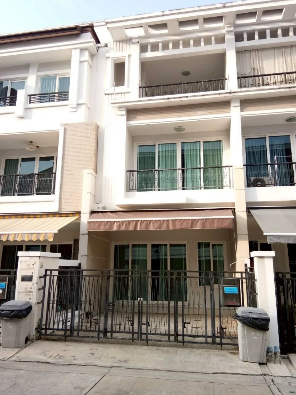 然那华区 | Baan Klang Krung Sathorn-Narathiwas 联排别墅出租 3卧 200平米 45,000泰铢/月（可养宠物）