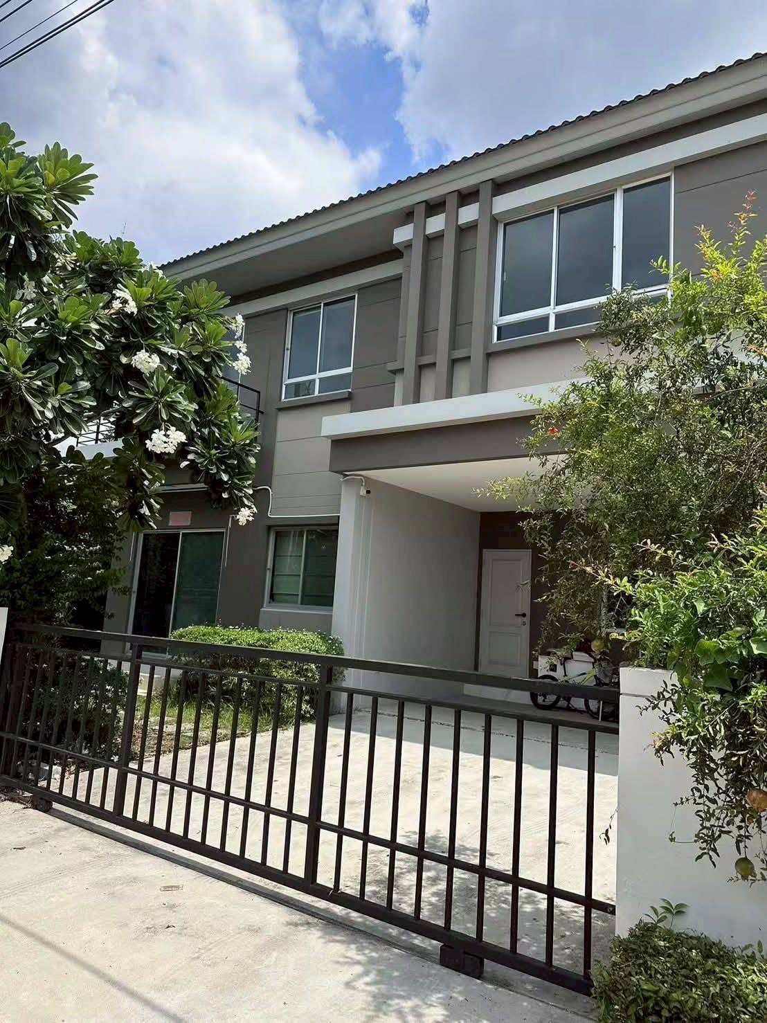 暖武里府 | Life Bangkok Boulevard Ratchapruek 独栋别墅出售 3卧 165平米 740万泰铢