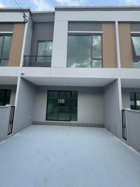 北榄府 | Pleno Sukhumvit-Bangna 2 联排别墅出租 3卧  106平米 37,000～40,000泰铢/月（可养宠物）