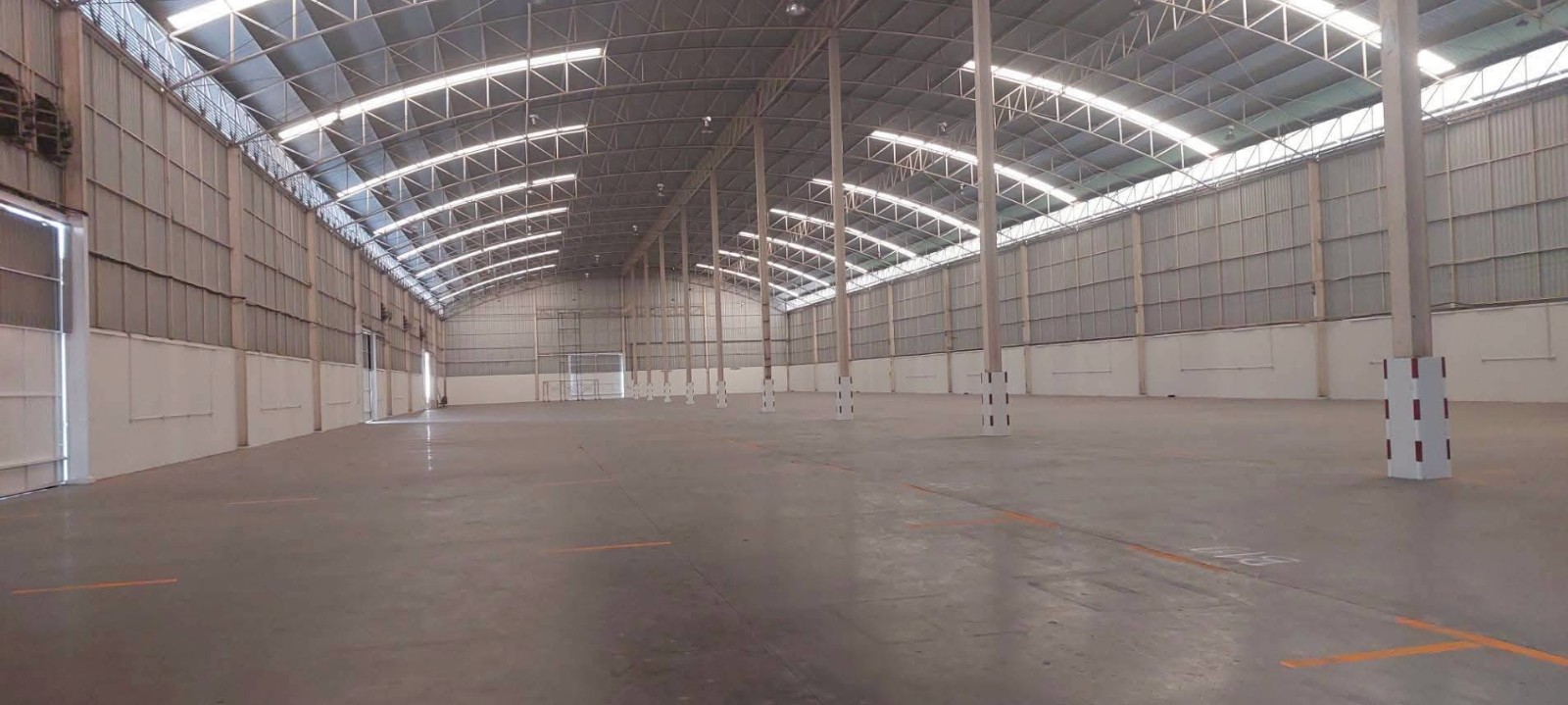 大城府 | Bang Pa-in县 仓库出租 空2栋 4,560平米/栋 每平米110泰铢/月