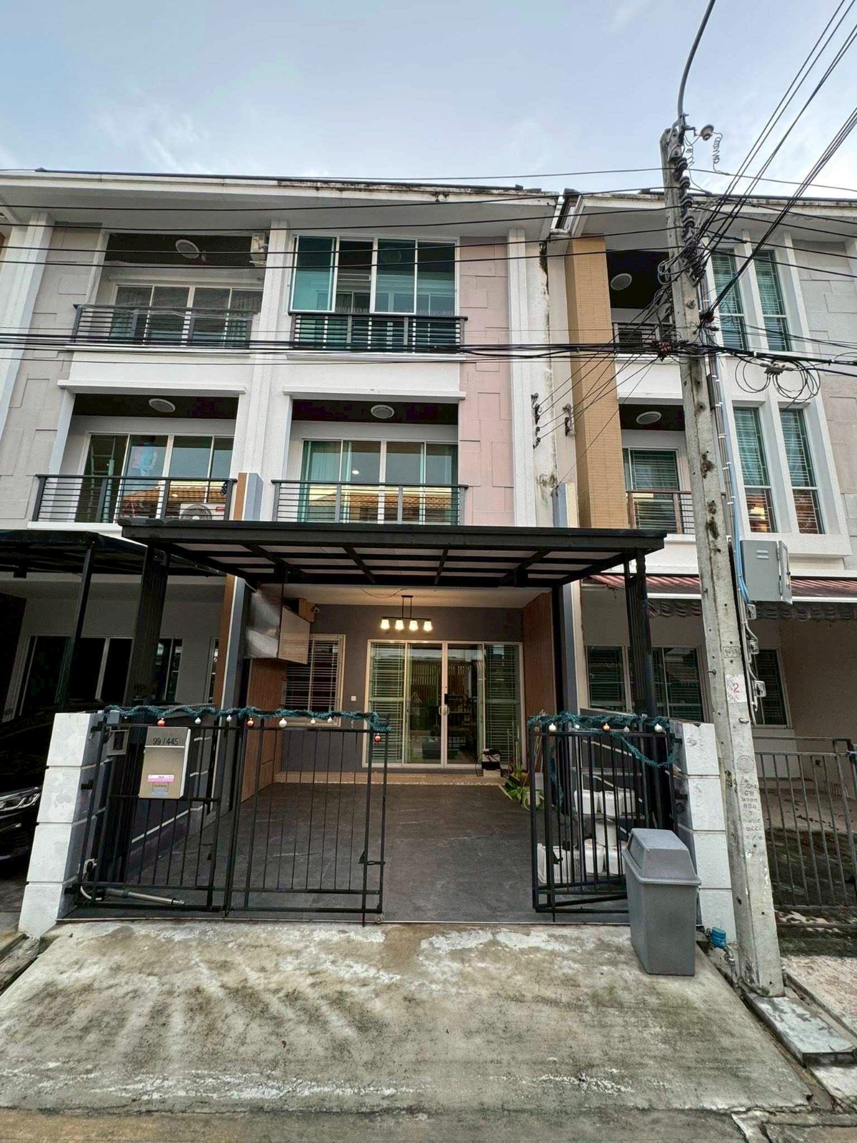 宗通区 | BAAN KLANG MUANG SATHORN – TAKSIN 2 联排别墅出租 3卧 167平米 35,000泰铢/月