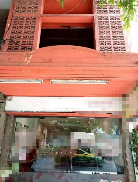 瓦他那区 | Sukhumvit-Promphong轻轨站附近 商铺出租 3层楼 130平米 200,000泰铢/月