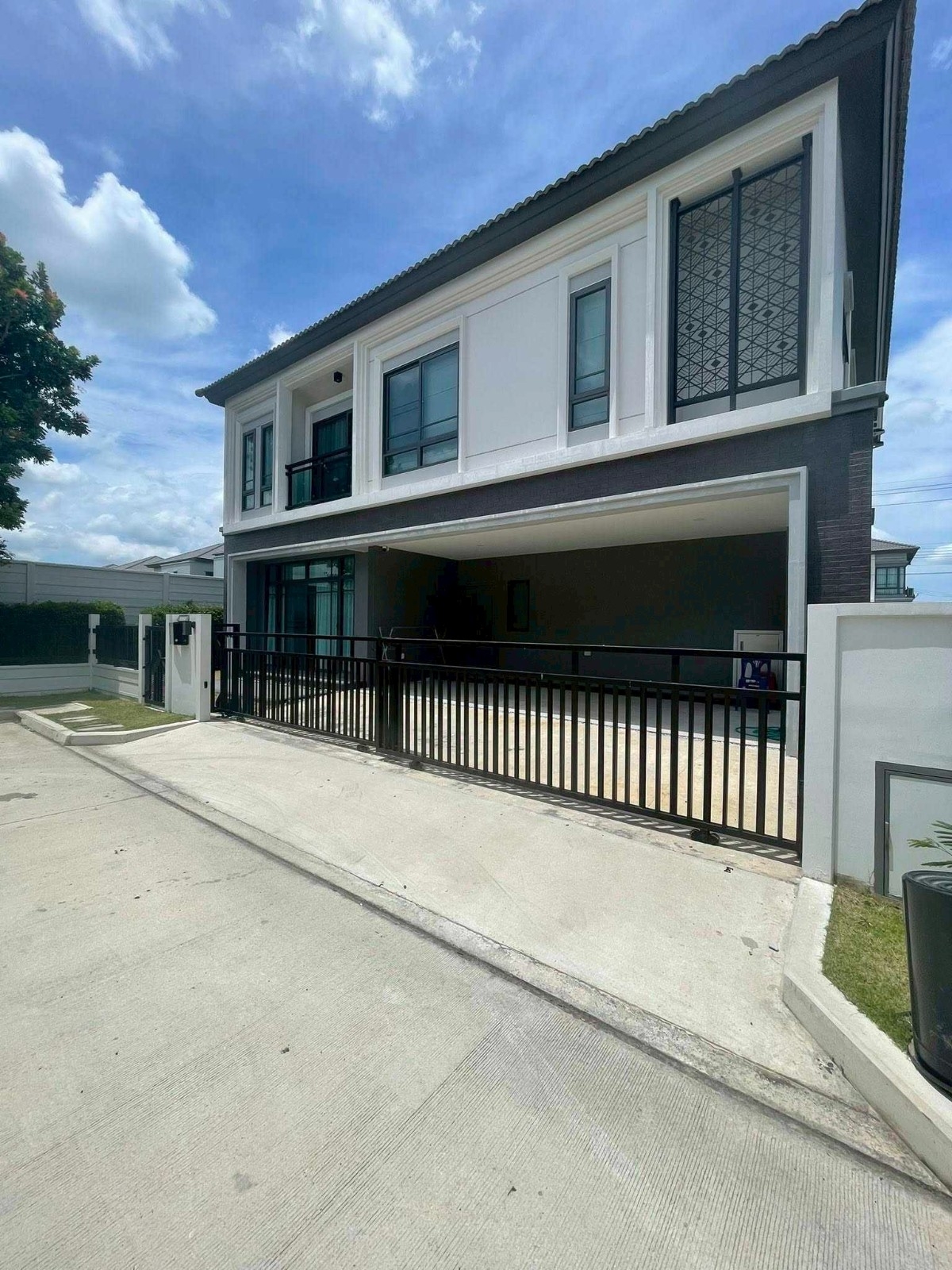 拉甲邦区 | Grand Britania Rama 9 - Krungthep Kreetha 独栋别墅出租 4卧 230平米 65,000泰铢/月（可养宠物）