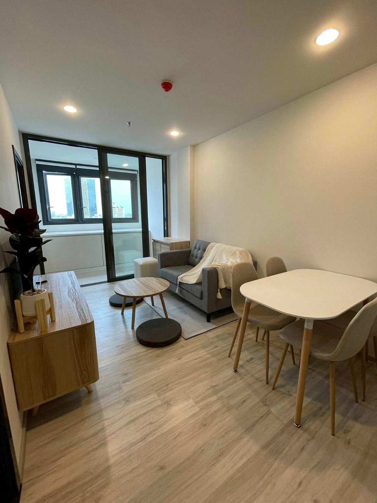 辉煌区 | XT Huaikhwang 公寓出租 1卧 35平米 22,000泰铢/月