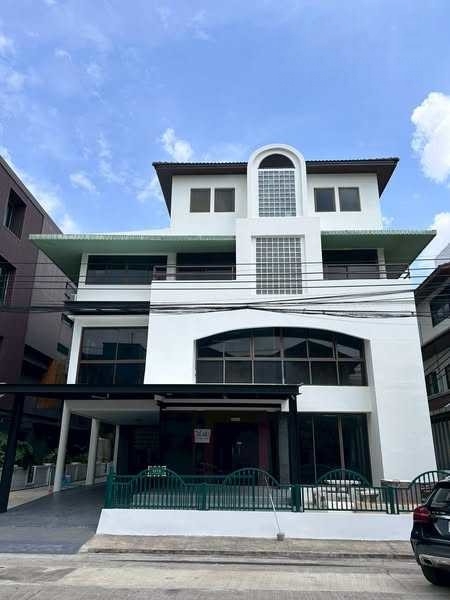 翁通郎区 | Home Office — Town in Town 家庭办公室出租 8房 500++平米 100,000～110,000泰铢/月（可注册公司）