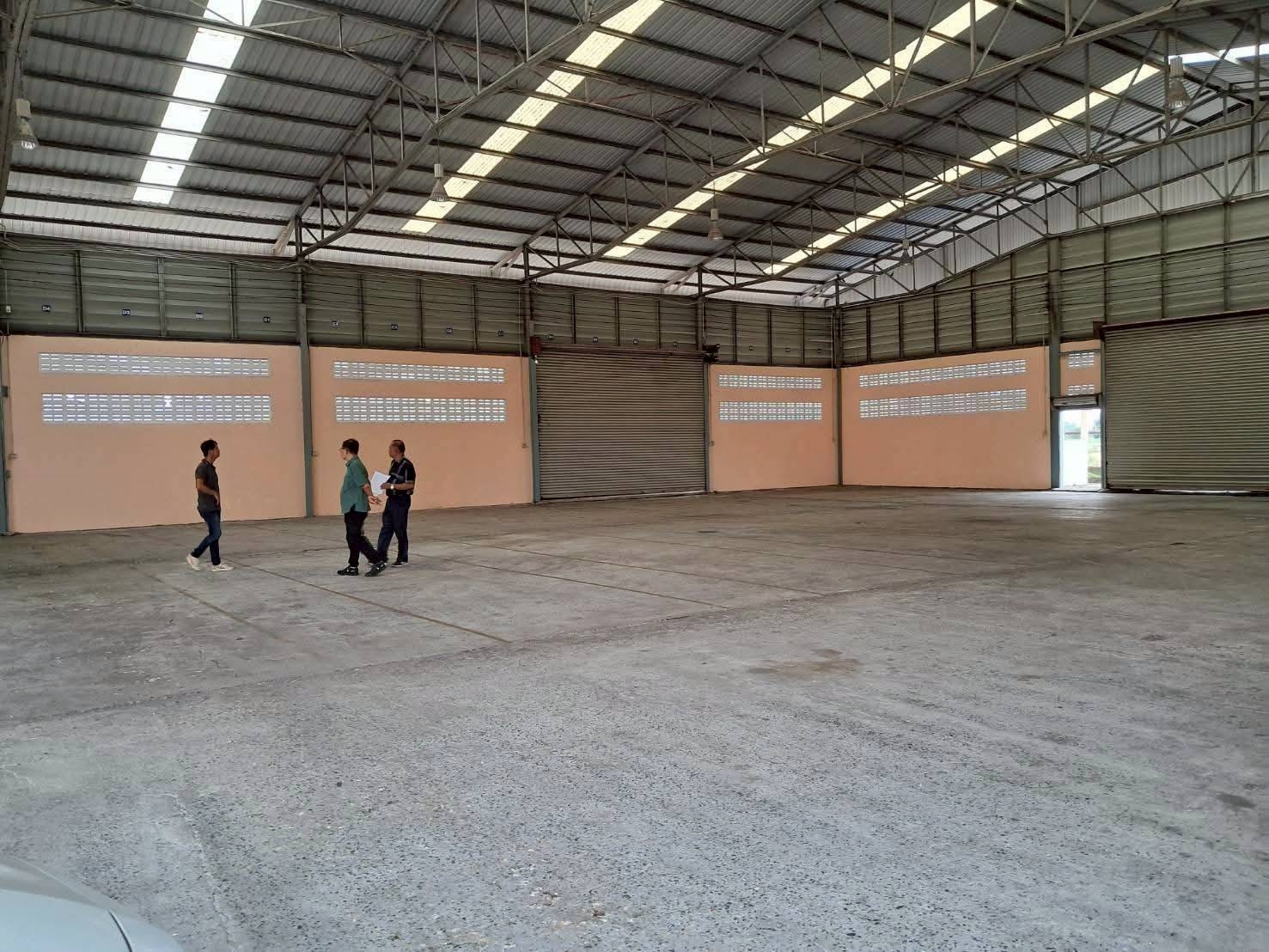 春武里府 |【绿色区】PanThong县，Amata工业园区附近仓库出租 900平米 每平米120泰铢/月