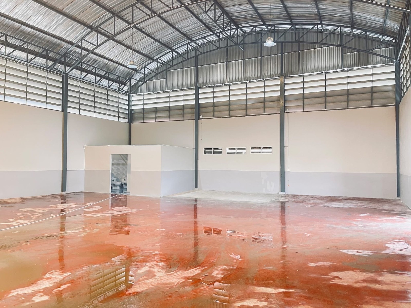 暖武里府 |【紫色区】Sai Noi县 工厂仓库出租 1,000平米 75,000泰铢/月