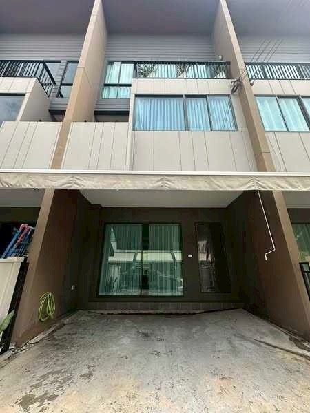 北榄府 | Baan Klang Muang Bangna-Wongwaen 联排别墅出租 3卧 152平米 28,000泰铢/月（可养宠物）