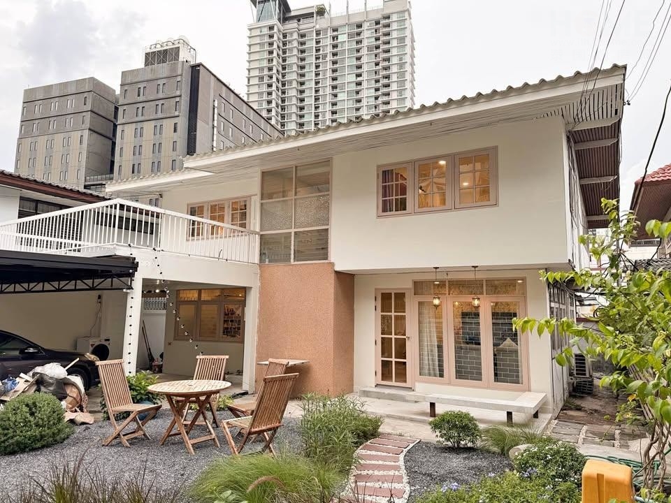 辉煌区 | Ratchada — Huaikhwang 独栋别墅出租 4卧 350平米 90,000泰铢/月