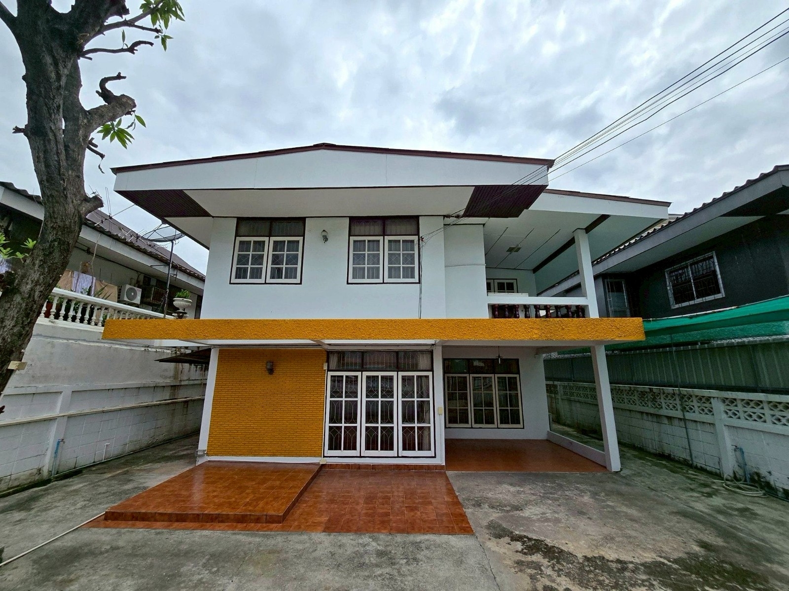 辉煌区 | Ratchada — Huaikhwang 独栋别墅出租 3卧 180平米 35,000～40,000泰铢/月（可注册公司）