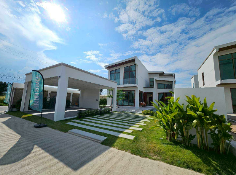春武里府 | Atmos Prime Villa Pattaya 带泳池豪华别墅出租 5卧 130,000～150,000泰铢/月（可养小宠物）