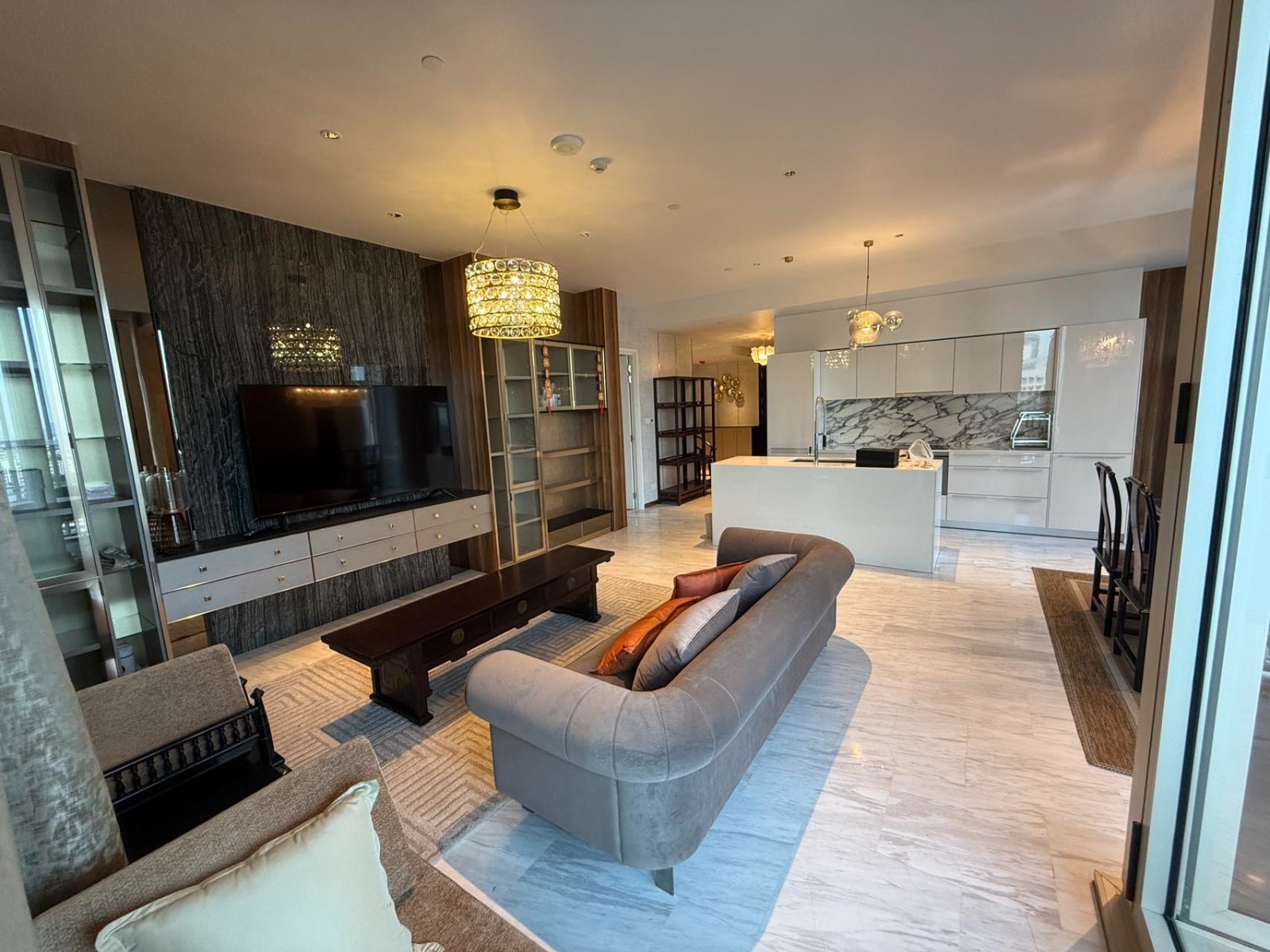 沙吞区 | Four Seasons Private Residences(四季水岸) 公寓出租 4卧 250平米 280,000泰铢/月