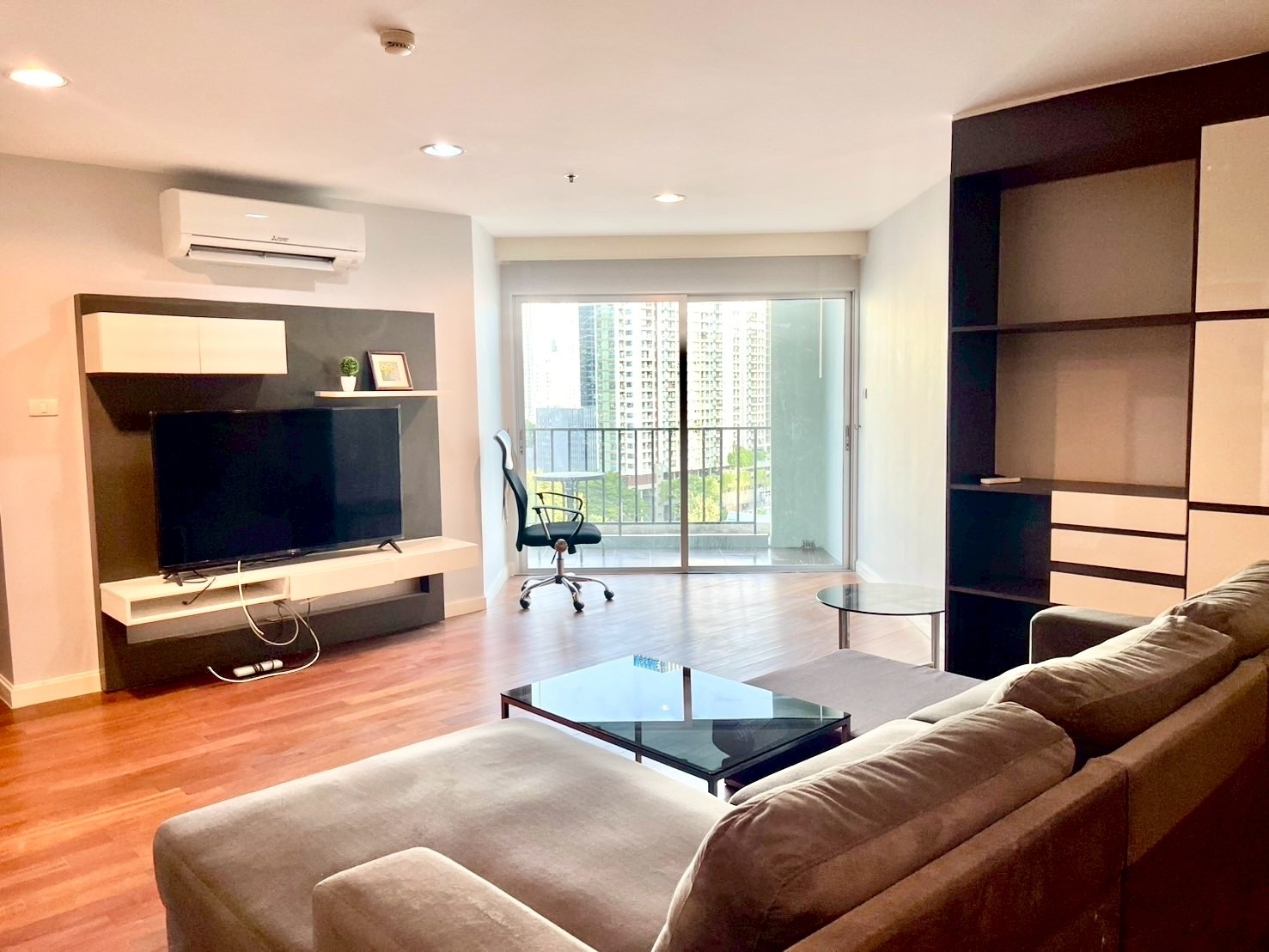 辉煌区 | Belle Grand Rama9 公寓出租/售 3卧 101平米 出租55,000泰铢/月，出售1400万泰铢