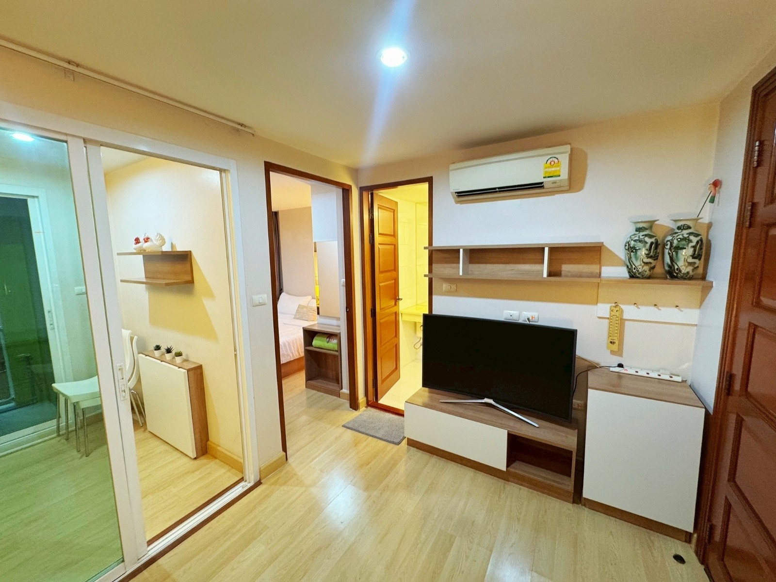 邻铃区 | Emerald Residence Ratchada 公寓出租 1卧 30平米 15,000泰铢/月