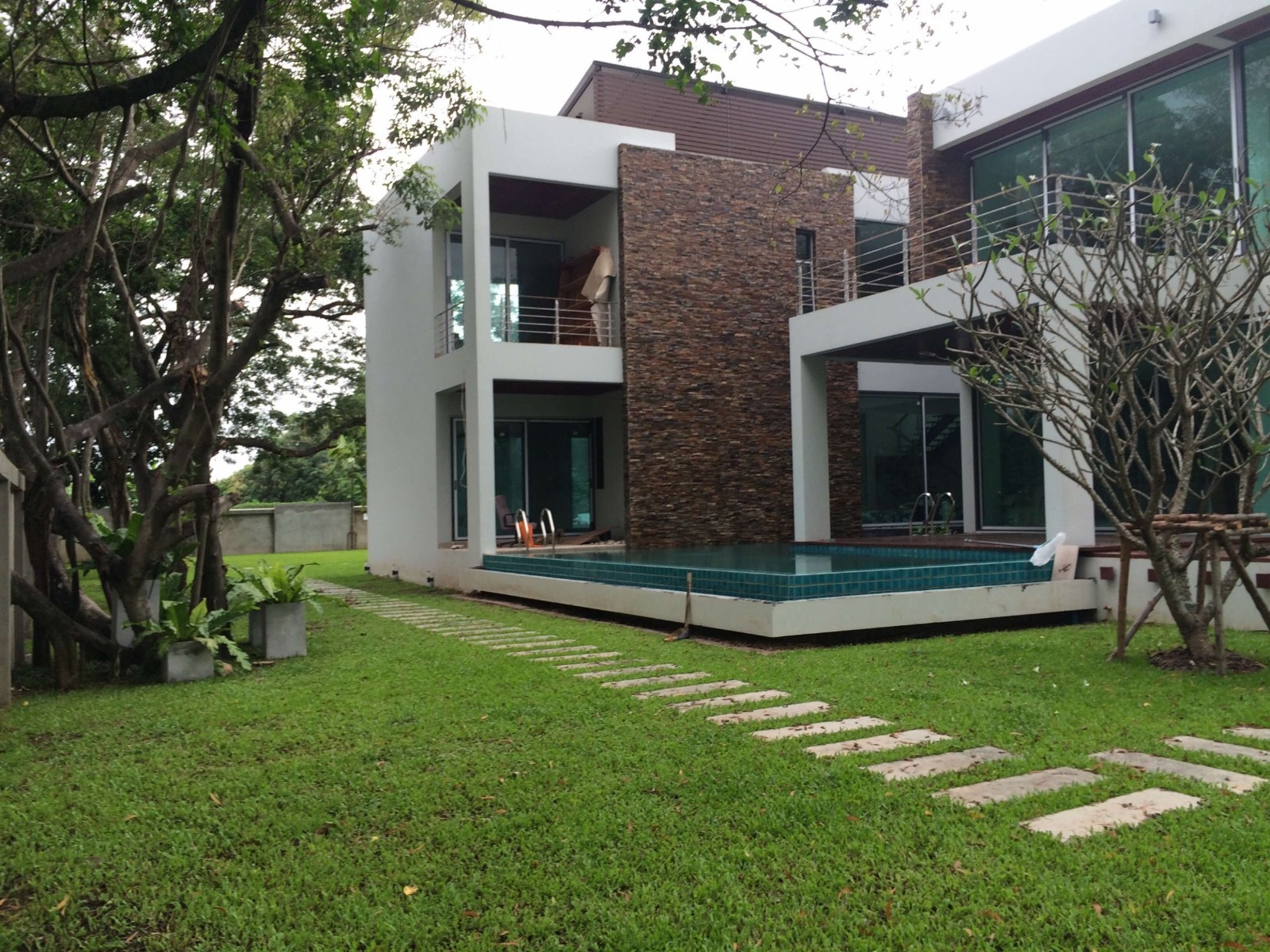 拉甲邦区 | The Royal Golf Country Club 带泳池独栋别墅出租/售 3卧 400平米 出租180,0000泰铢/月，出售5000万泰铢