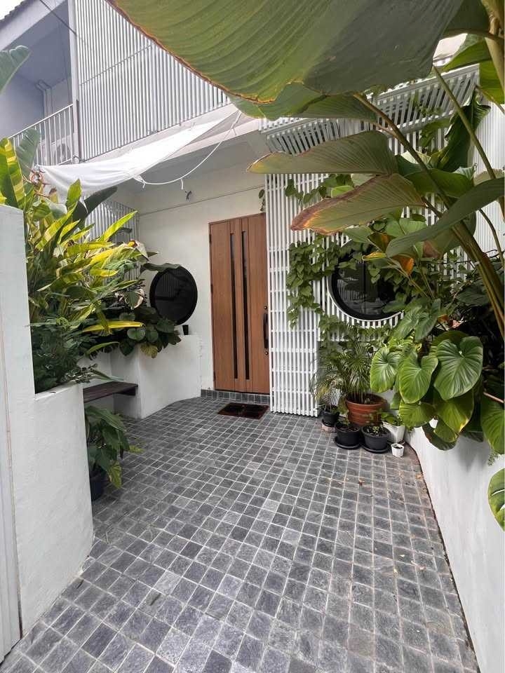 挽叻区 | Bangrak，Chongnonsri站附近 联排别墅出租 2卧 140平米 59,000泰铢/月