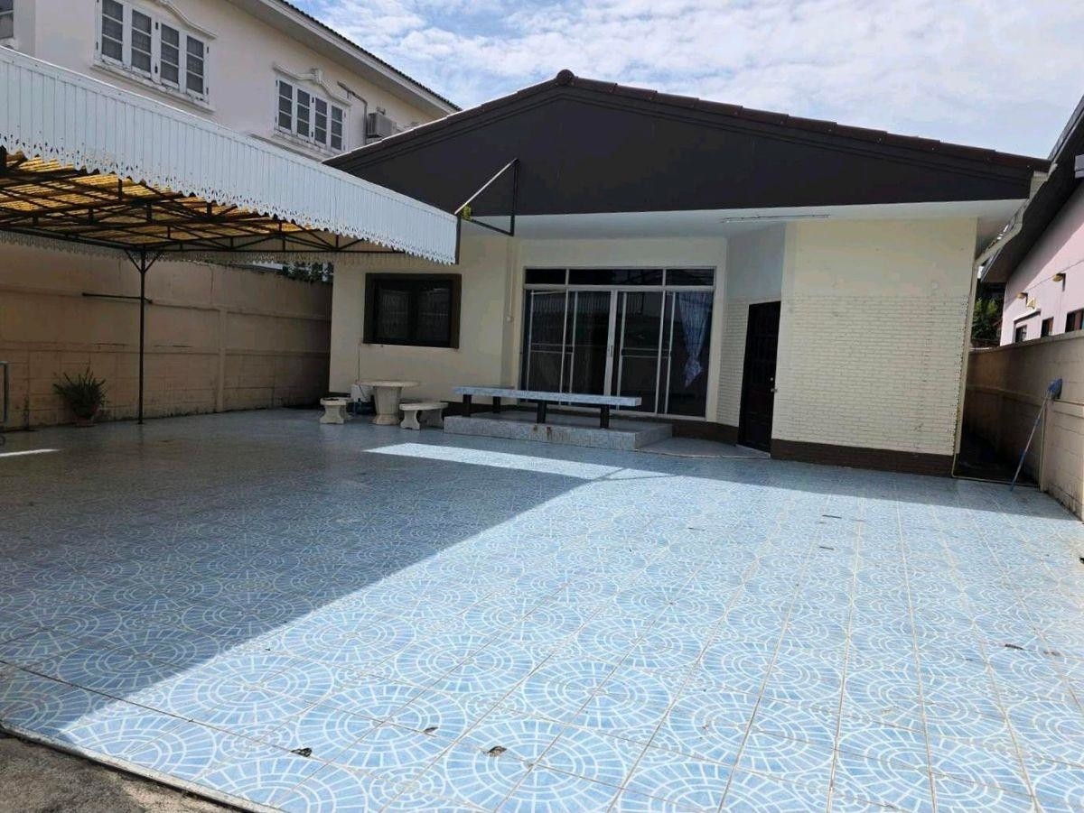 拉抛区 | Chokchai 4 — Lat phrao 独栋别墅出租 4卧 208平米 25,000泰铢/月