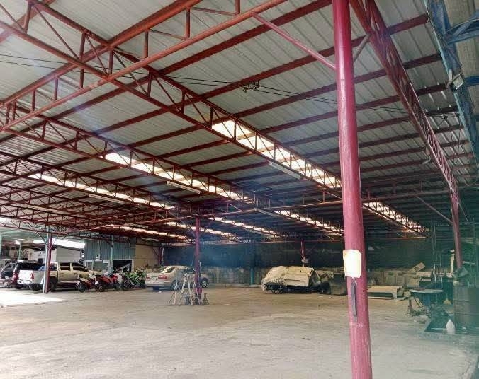 乍都节区 | Vibhavadi 36巷 出租带有顶棚结构及办公室的场地 354平米 50,000泰铢/月