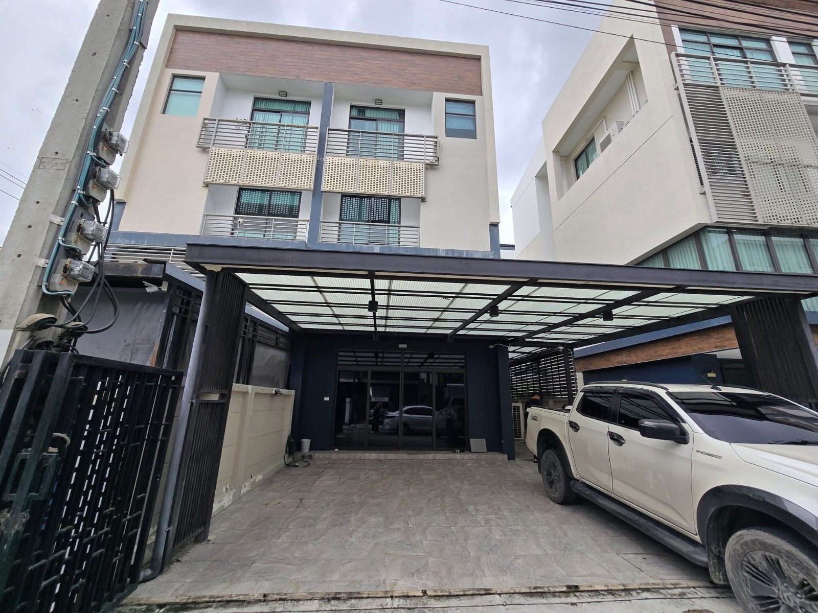 汶昆区 | DISTRICT Ekkamai-Ramintra 家庭办公室出租 3层楼 172平米 65,000泰铢/月