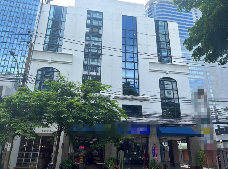 沙吞区 | 沙吞-是隆中心，靠SaintLouis轻轨站 办公楼出租 95～182平米 每平米400泰铢/月