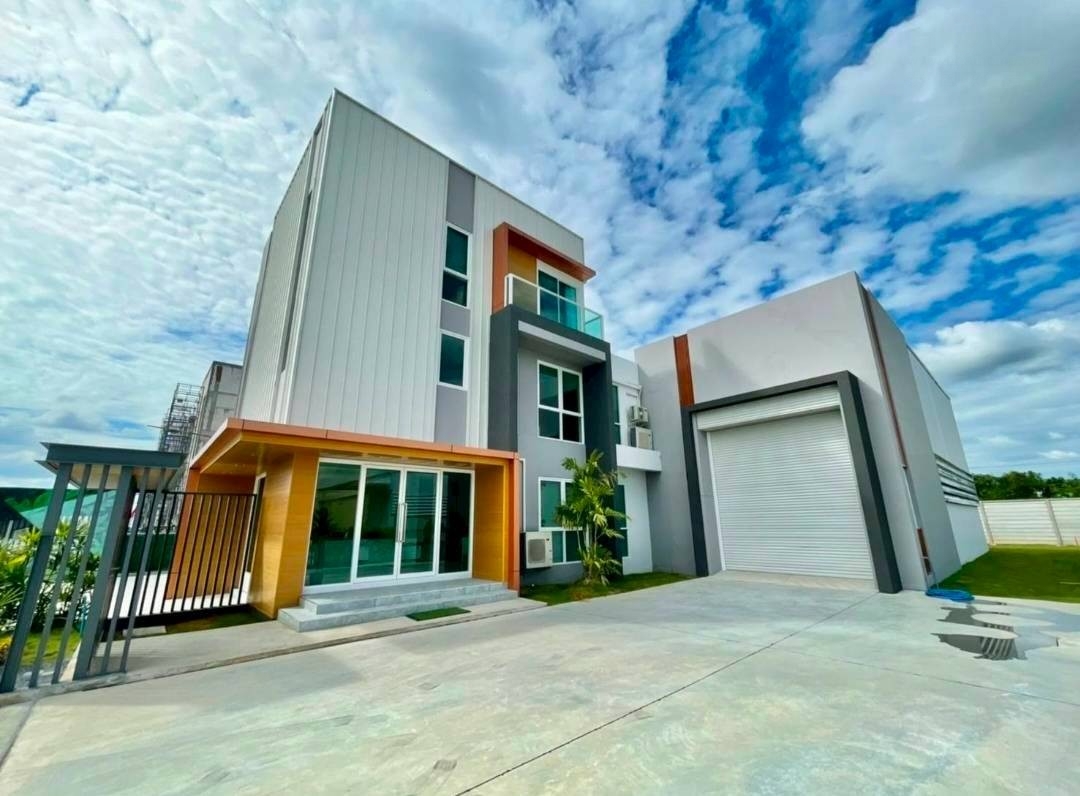 巴吞他尼府 | Lam Luk Ka - Rangsit Khlong 7 带办公室仓库出租 750平米 150,000泰铢/月