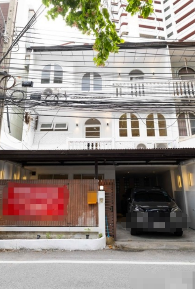 瓦他那区 | Phrom Phong - Sukhumvit 联排别墅出租 5卧 240平米 140,000泰铢/月（可注册公司）