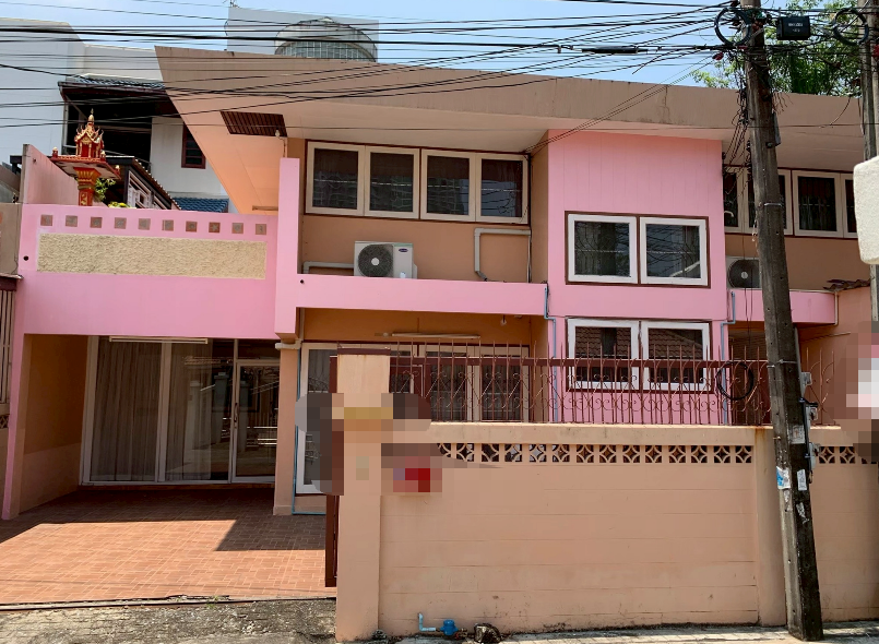 乍都节区 | Lat Phrao — Phahon Yothin 联排别墅出租 3+房 240平米 40,000泰铢/月（可注册公司）