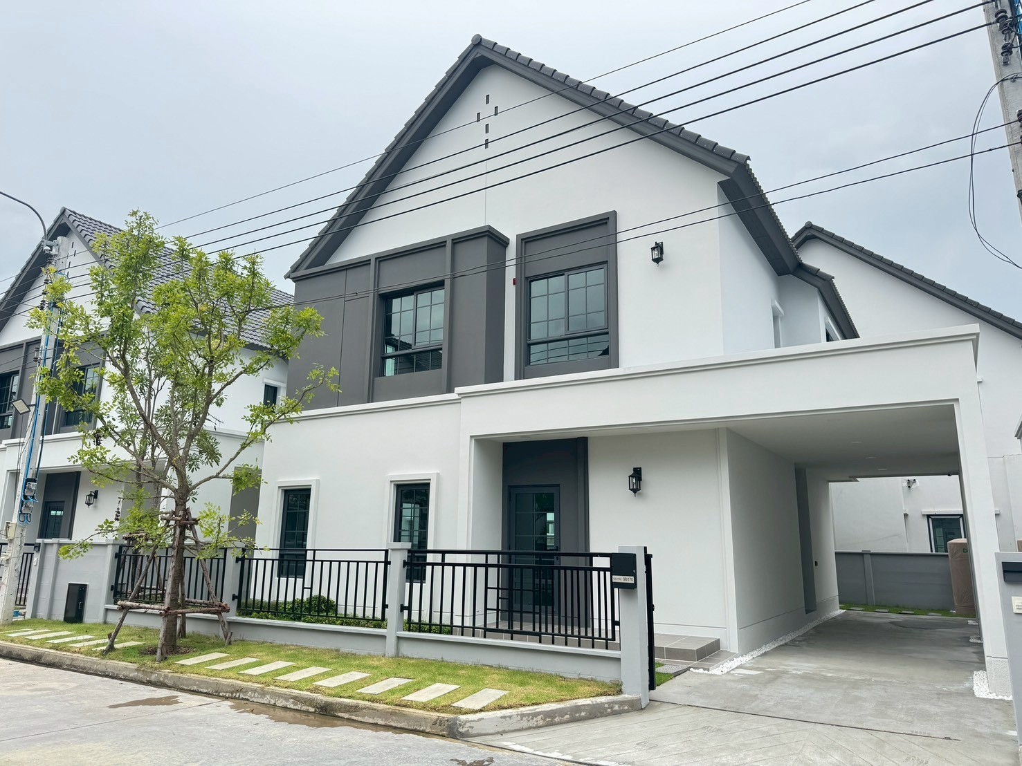 北榄府 | Centro Bangna 独栋别墅出租/售 4卧 230平米 出租110,000泰铢/月，出售1180万泰铢