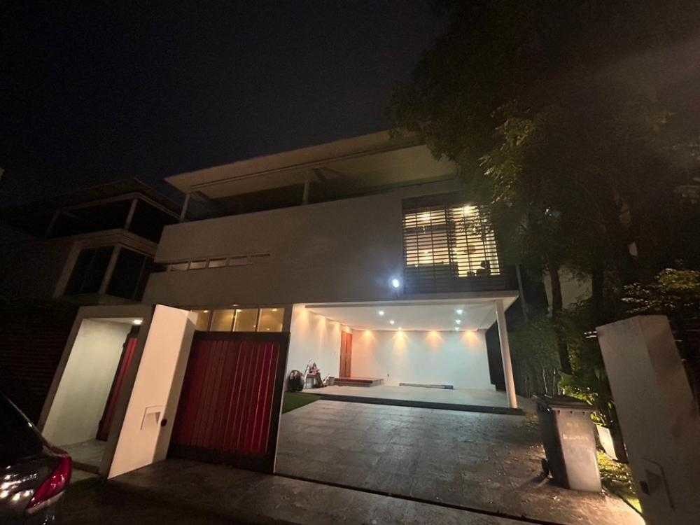 邦纳区 | Bangna-Trad路，靠近Central Bangna商场 独栋别墅出租 5卧 450平米 150,000泰铢/月