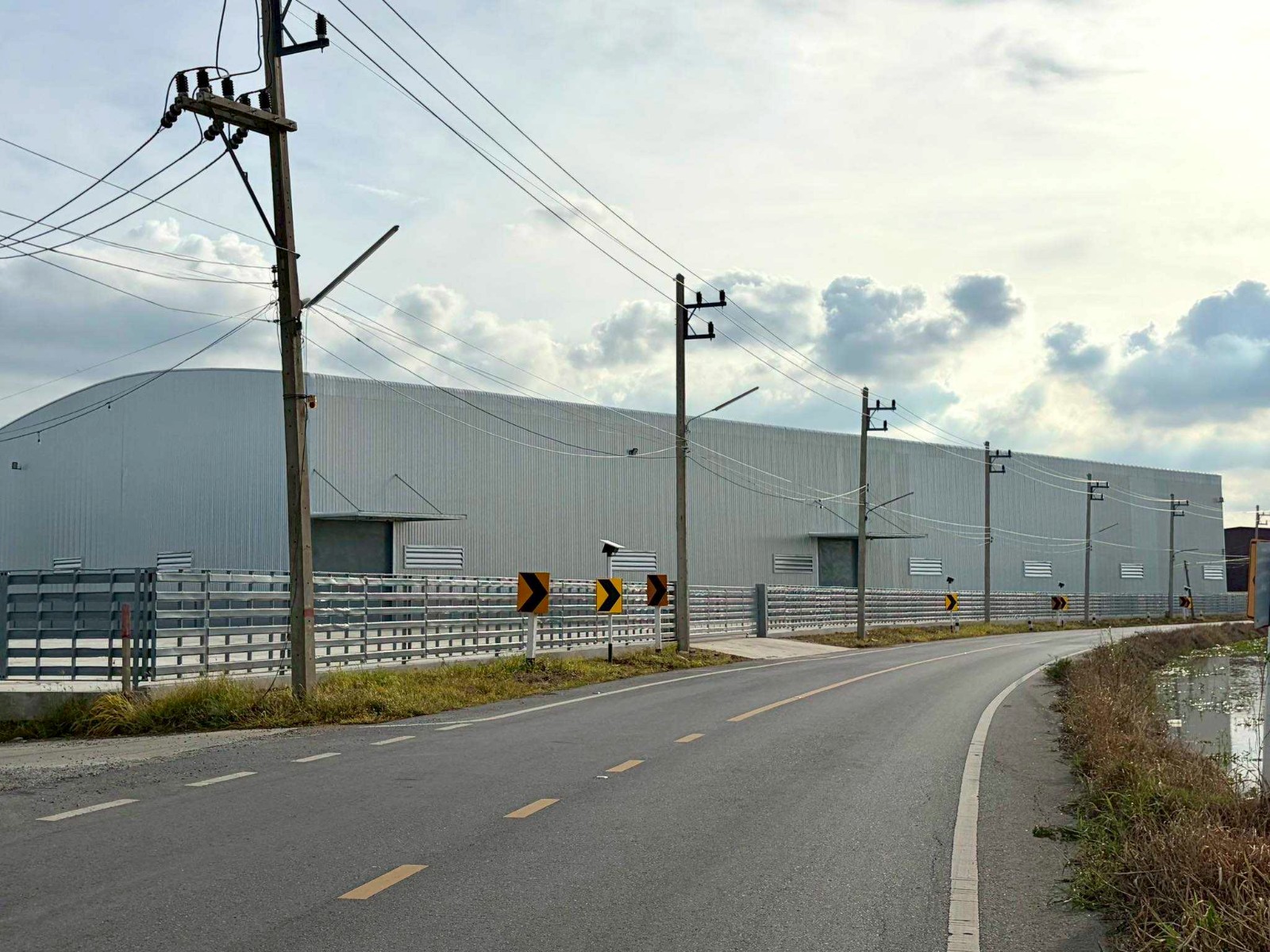 大城府 |【紫色区】Uthai — Rojana工业园区附近 全新工厂仓库出租 4,000平米 520,000泰铢/月