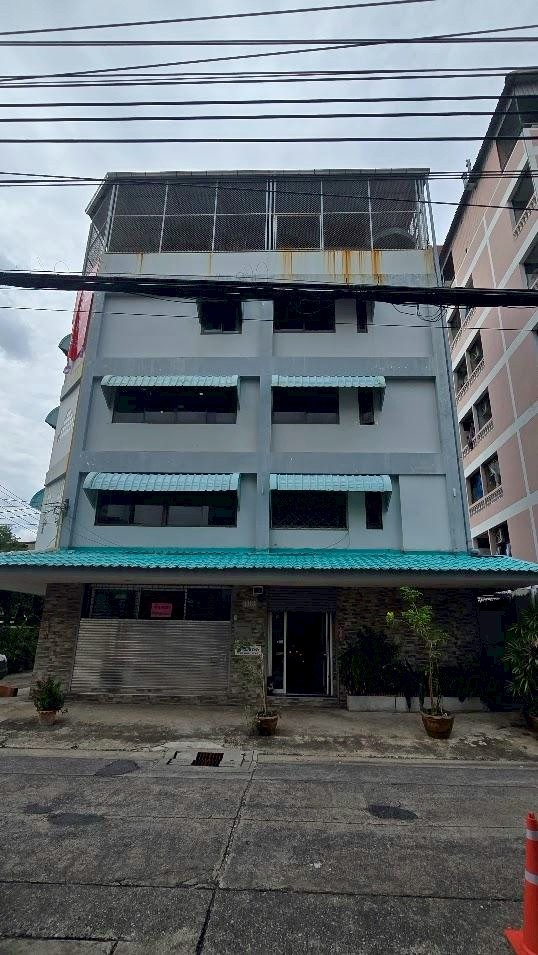 辉煌区 | Pracharat Bamphen巷 家庭办公室出租 4卧 660平米 200,000泰铢/月