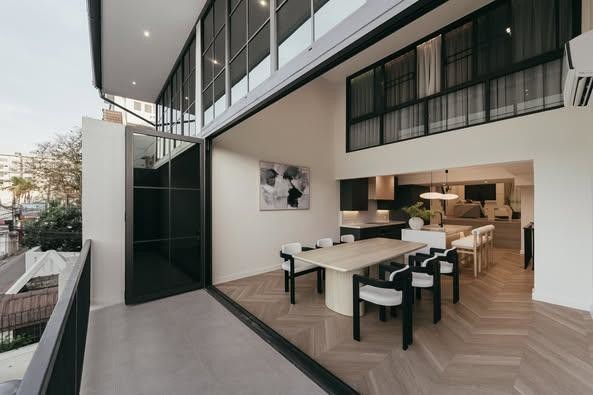 帕卡隆区 | Ekkamai - Thonglor 联排别墅出租/售 5卧 300平米 出租160,000泰铢/月，出售2800万泰铢