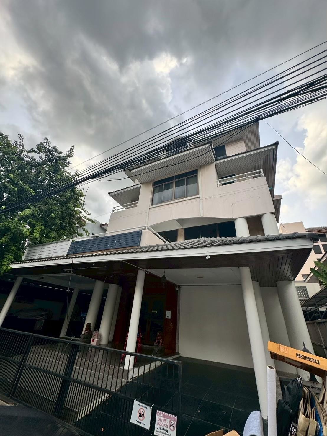 翁通郎区 | Home Office — Town in Town 家庭办公室出租 2卧 700平米 100,000泰铢/月（可注册公司）