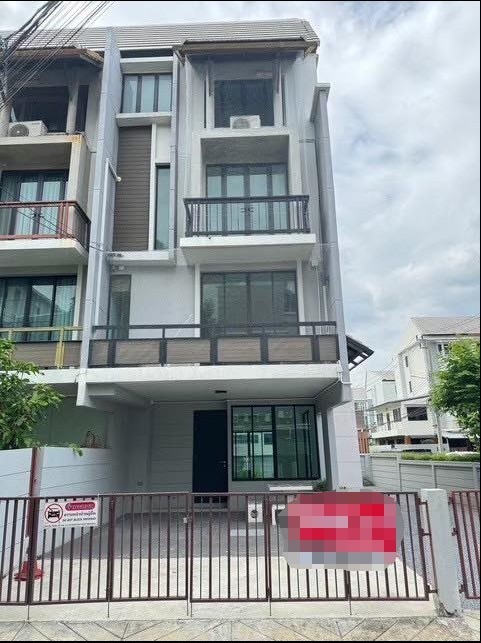 萱銮区 | AREEYA MANDARINA SUKHUMVIT 77 联排别墅出租 3卧 225平米 50,000泰铢/月（能够注册公司）