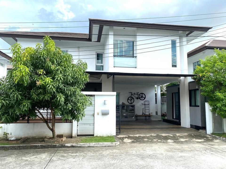 沙攀松区 | Nirvana Beyond Lite Rama 9 独栋别墅出租/售 3卧 200平米 55,000泰铢/月，出售1050万泰铢