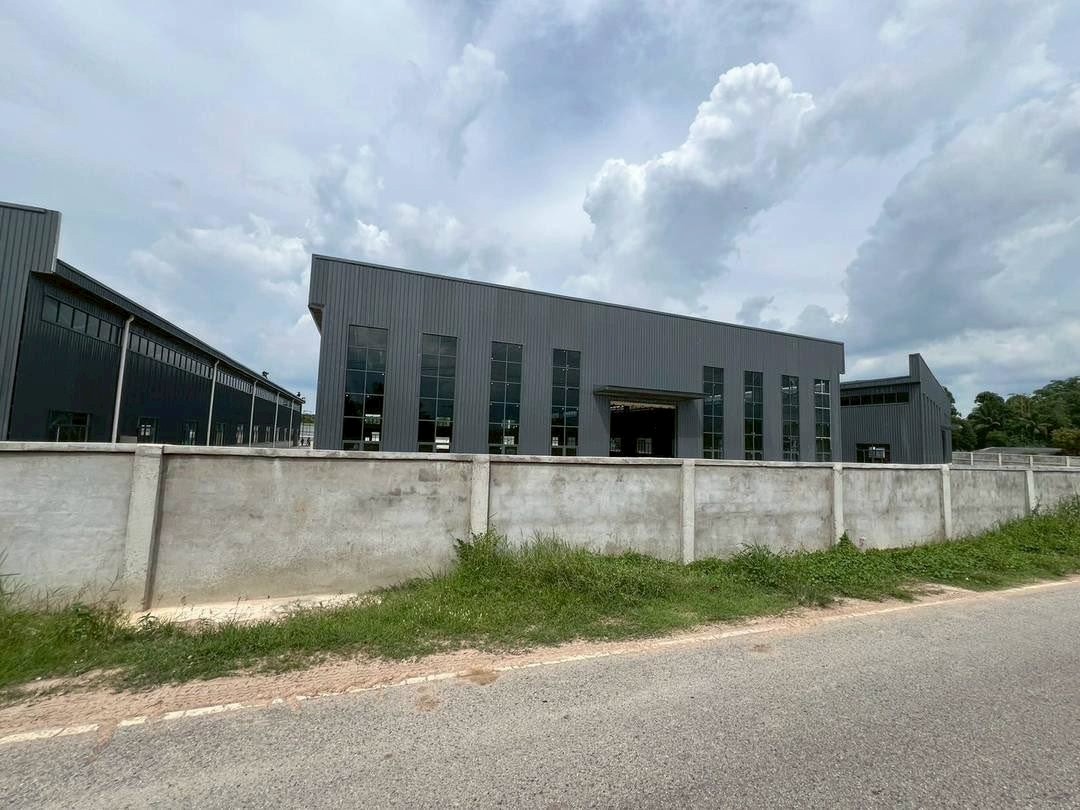 春武里府 |【黄色区】Bo Thong县 工厂出租 2,000++平米 每平米130泰铢/月