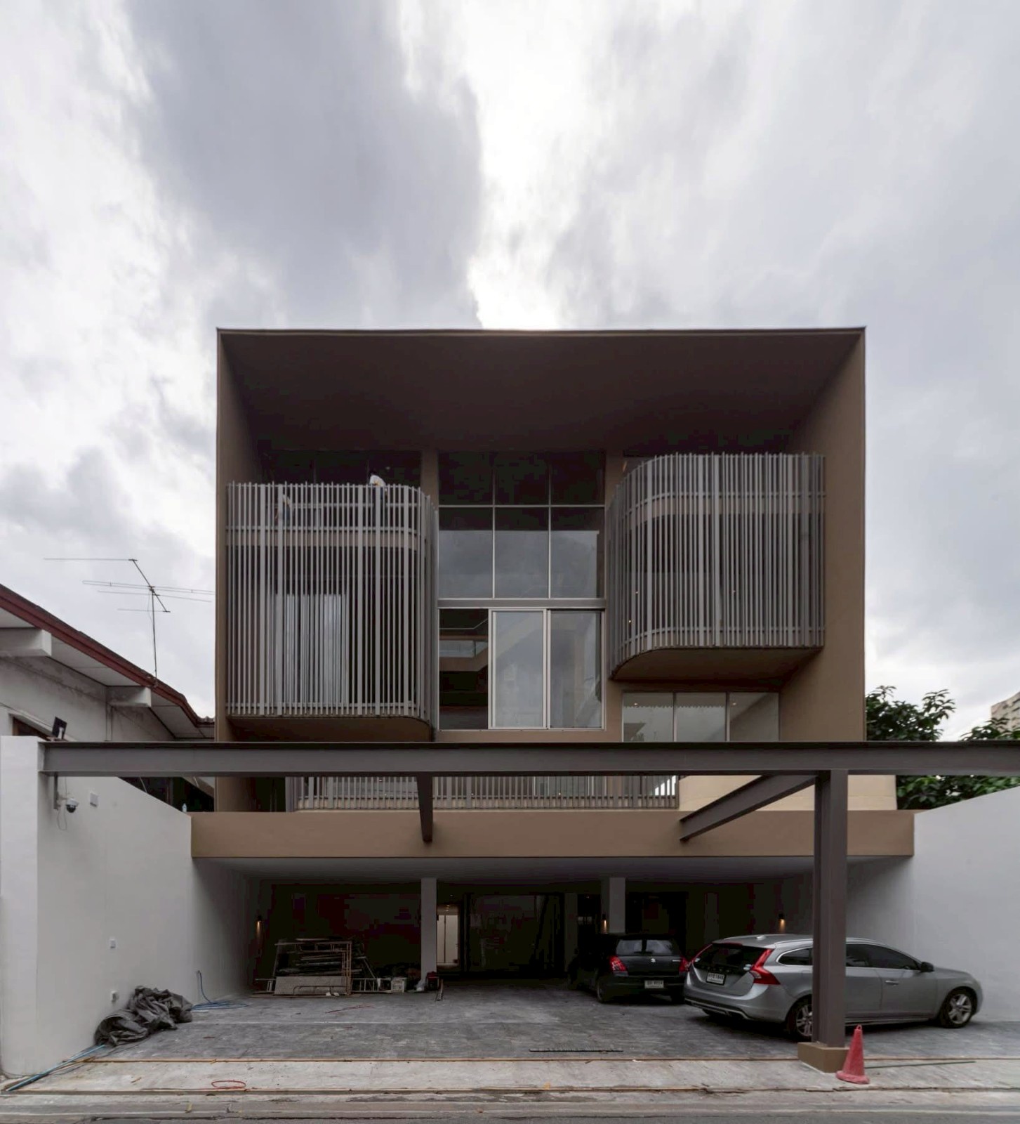 乍都节区 | Lat Prao — Ratchada 3x巷 家庭办公室出租/售 6++房 901平米 出租350,000 泰铢/月，出售5500万泰铢