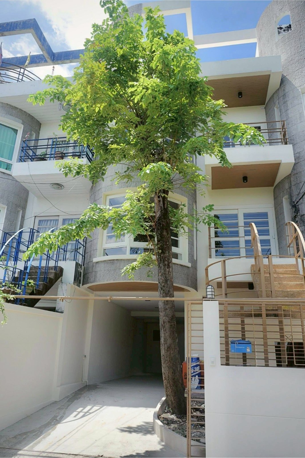 乍都节区 | Lat Phrao – Ratchada 联排别墅出租/售 5卧 303平米 出租65,000泰铢/月，出售1180万泰铢