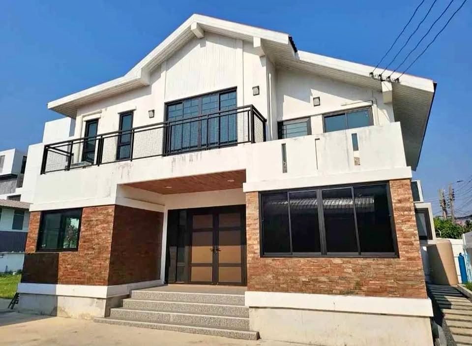 律实区 | Dusit — Samsen 独栋别墅出租/售 6卧 800平米 出租150,000泰铢/月（可注册公司），出售5800万泰铢