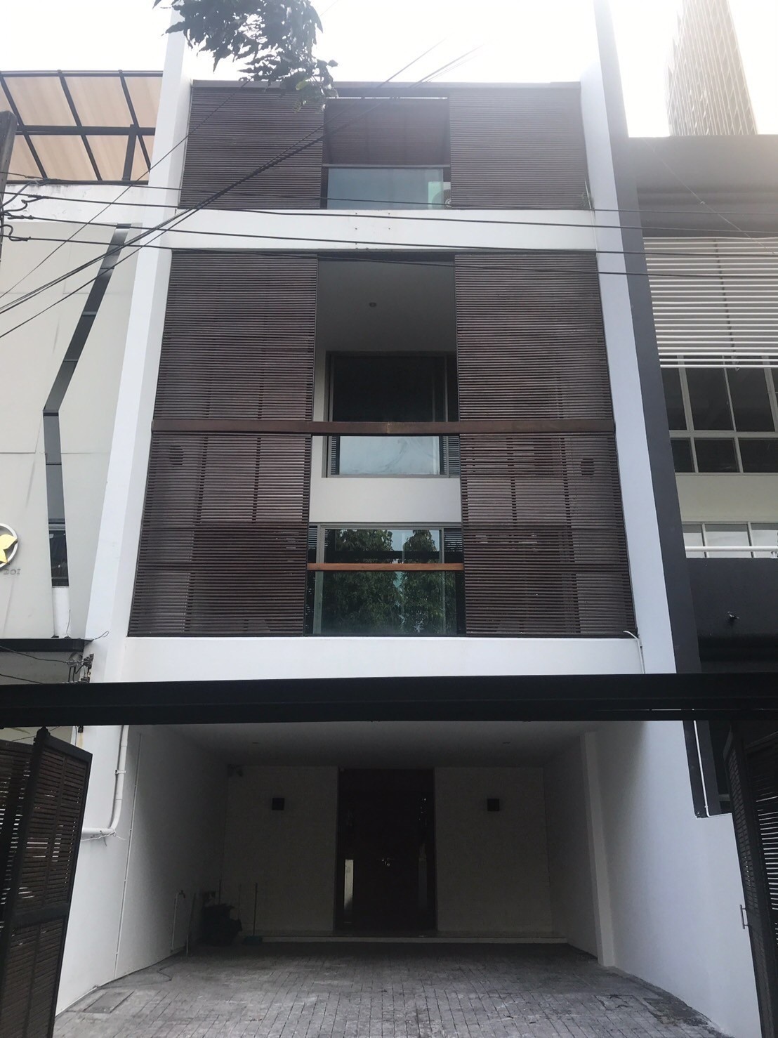 巴威区 | Home Office — Sukhumvit3x巷，靠近商场和轻轨站，家庭办公室出租/售 3卧 400平米 出租180,000泰铢/月，出售3800万泰铢