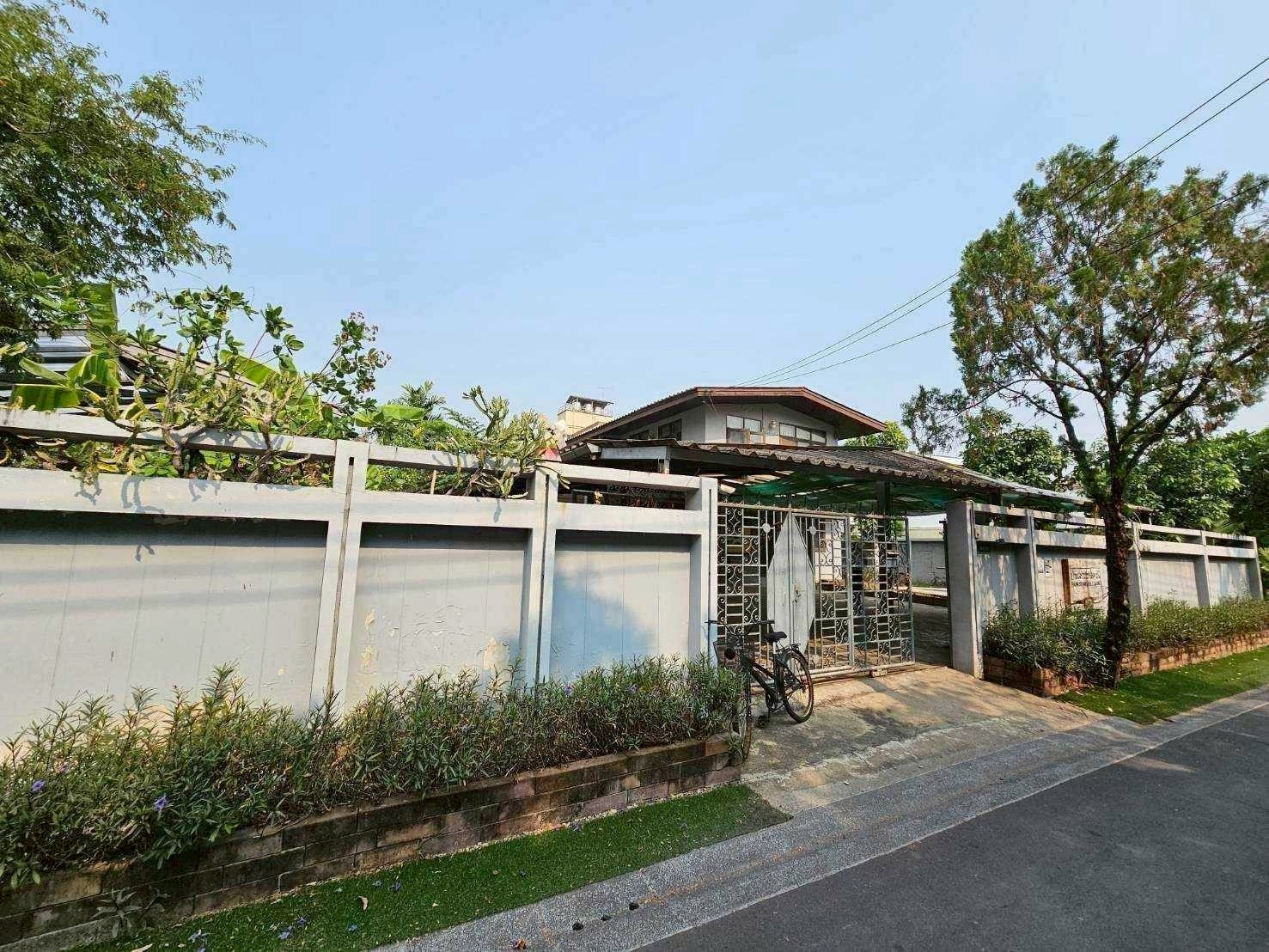 乍都节区 | Lat Phro — Ratchada 独栋别墅出租/售 4卧 126.5平米 出租100,000泰铢/月，出售3900万泰铢