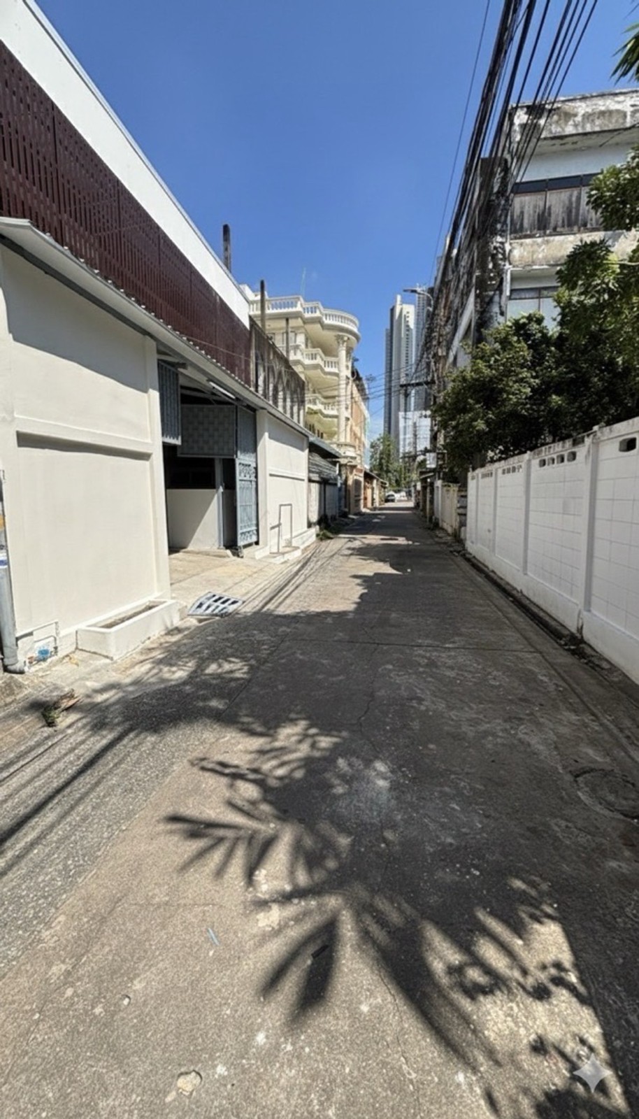 空讪区 | Charoen Rat巷，靠近ICONSIAM地理位置临近市中心！带办公室仓库出租/售 320平米 出租85,000泰铢/月，出售799万泰铢