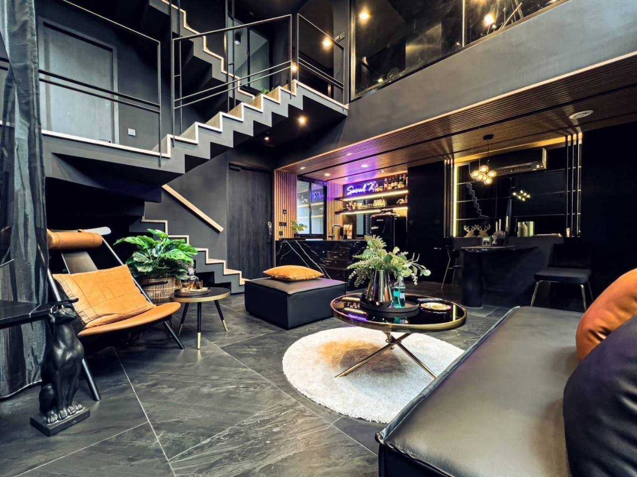 辉煌区 | L SCAPE Ratchada 20 联排别墅出租/售 3卧 247平米 出租160,000泰铢/月，出售1790万泰铢